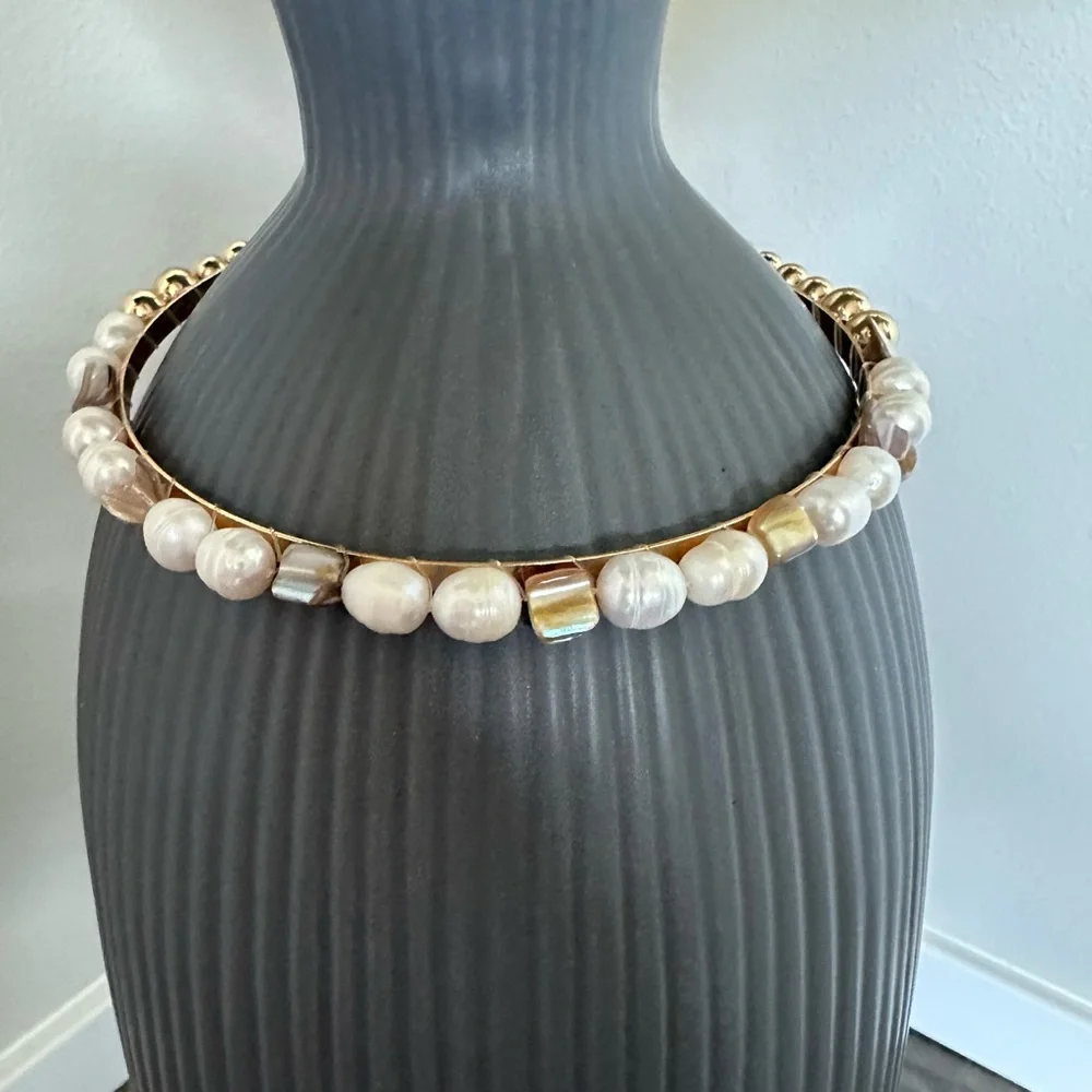 Elegance Gold Tone Headband With Imitation Pearls. - Picture 4 of 9